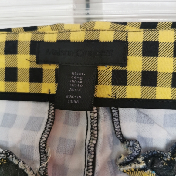 Vintage trousers.   3/$60 - Picture 4 of 6